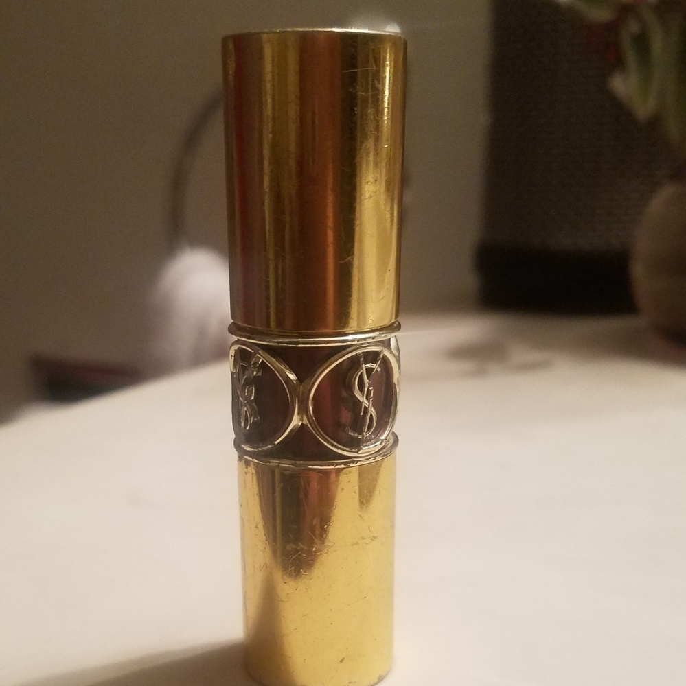 Yves Saint Laurent Volupte Shine lipstick